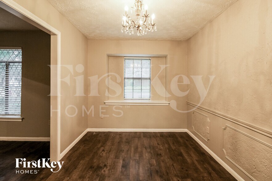 Building Photo - 353 Dawn Hill Dr
