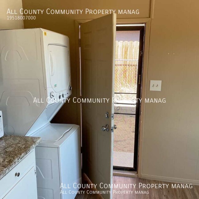 Building Photo - 6080 Daisy Ave