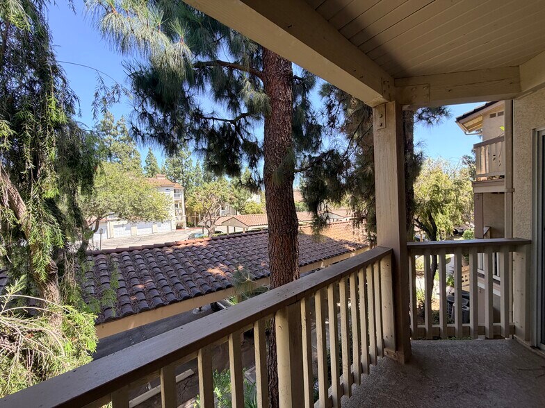 Building Photo - 653 Oak Run Trl