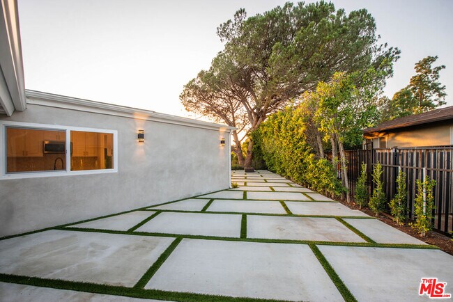 Building Photo - 645 Walther Way