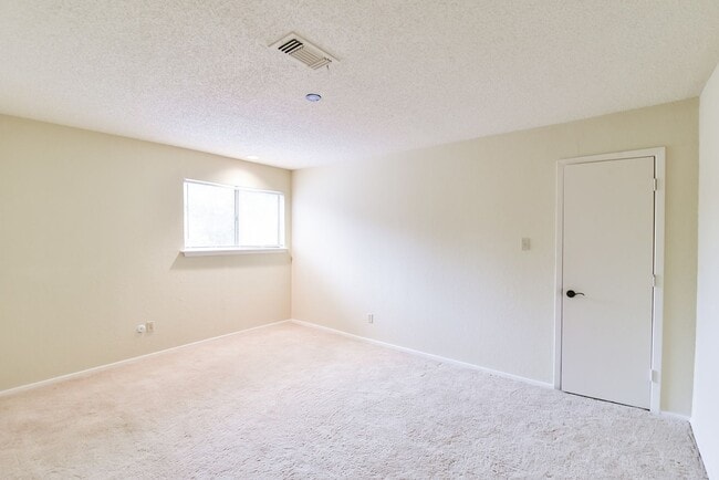 Building Photo - Luxury Living on Lake Arlington