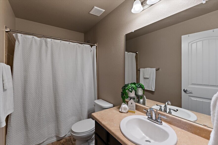 Building Photo - 6137 Popper Dr