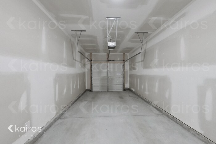 Building Photo - 216 Long Is Dr
