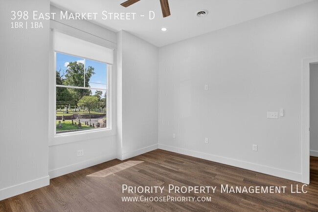 Building Photo - 398 E Market St