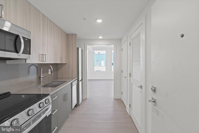 Building Photo - 2000 Dreer St