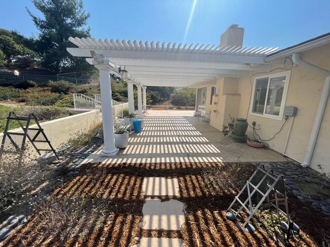 Building Photo - Awesome home on massive lot, 55+ community