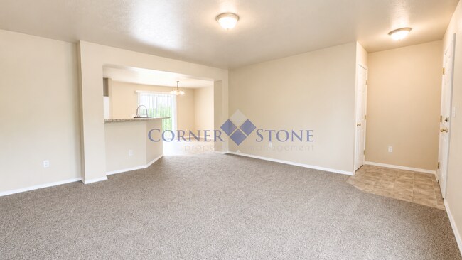 Building Photo - Large 4 Bedroom Home with Bonus Room!