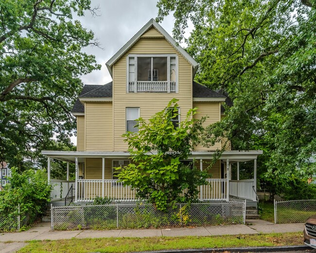 Building Photo - 108-110 Northampton Ave