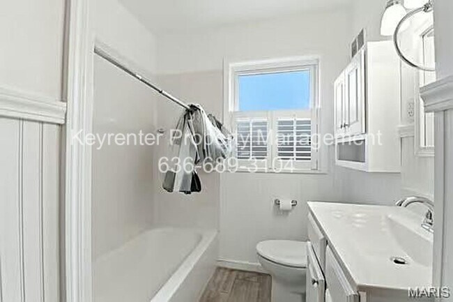 Building Photo - Spacious Updated 3-Bedroom Home in Prime Location