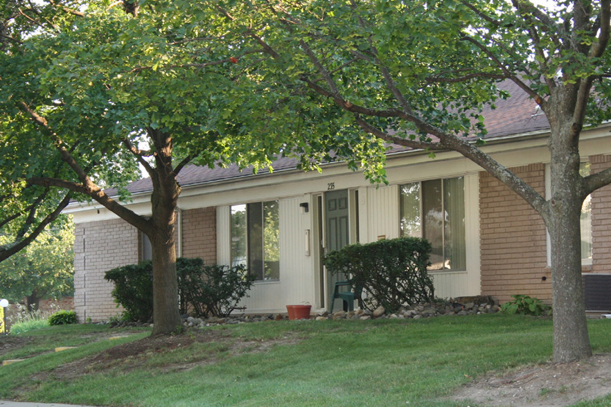 Building Photo - amber's Broadacre Apartments