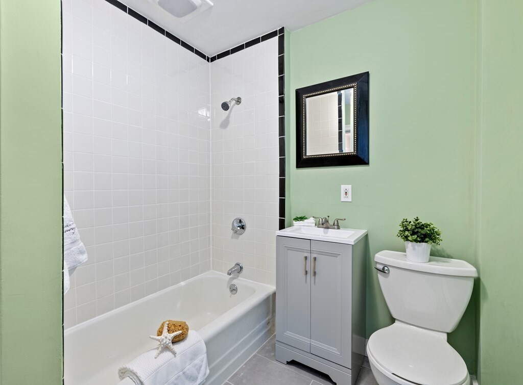 Building Photo - 80 Irving St