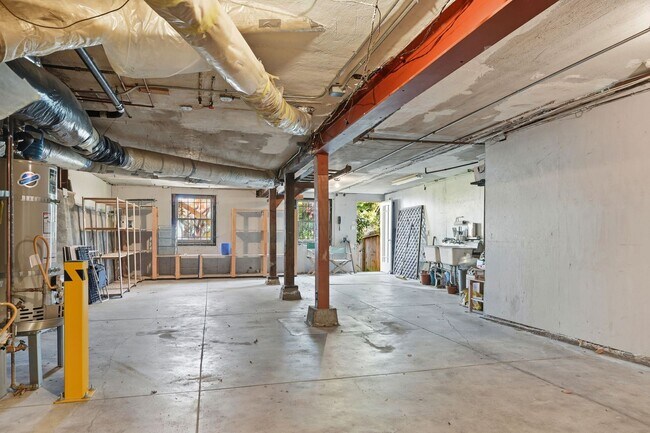 Building Photo - Light Filled Condo in Noe Valley+ Parking Included+ Laundry In unit - Please Contact for Showing ...