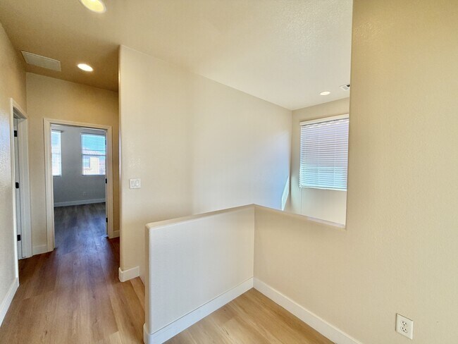 Building Photo - 315 Ladies Tee Ct