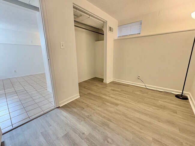 Building Photo - Immaculate, Updated, & Bright Home in West...