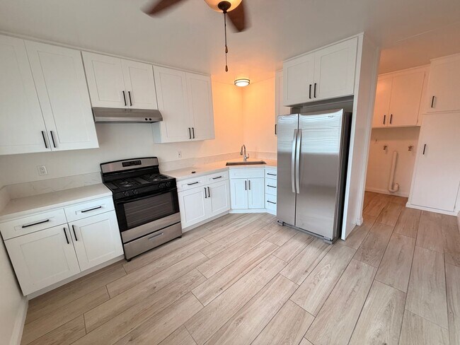 Building Photo - Completely Remodeled 2 Bed, 1 Bath in San Pedro w/ Garage Parking!
