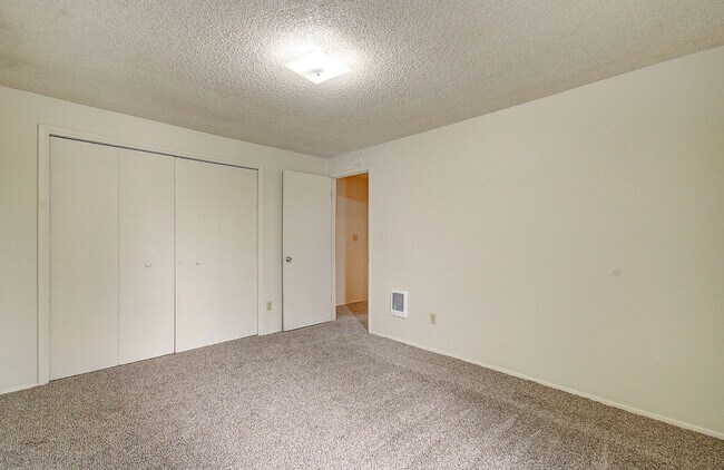 Building Photo - Gladson 3802