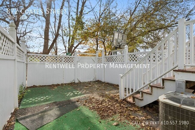 Building Photo - 872 Coates St