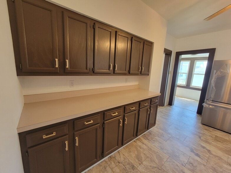 Building Photo - 632 Hill Top Dr