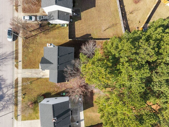 Building Photo - Updated 3BR Home with Garage, Pet Friendly!