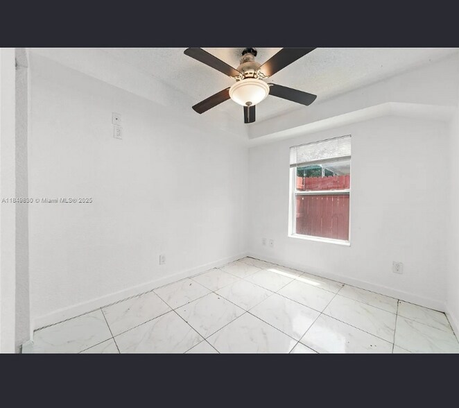 Building Photo - 1040 17th St