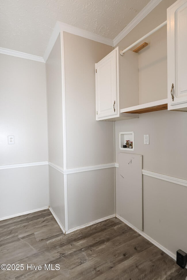Building Photo - 232 Castlebury Ln
