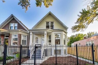 Building Photo - 3425 W Carroll Ave
