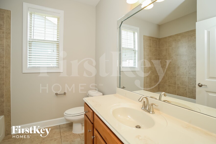 Building Photo - 207 Hickory Nut Ln