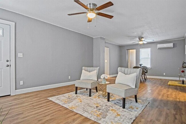 Building Photo - 1704 Cairo Ave