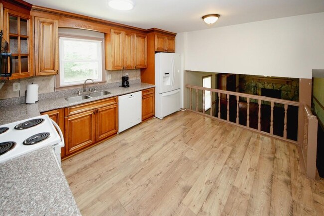 Building Photo - 4033 Scenic Mountain Dr SW