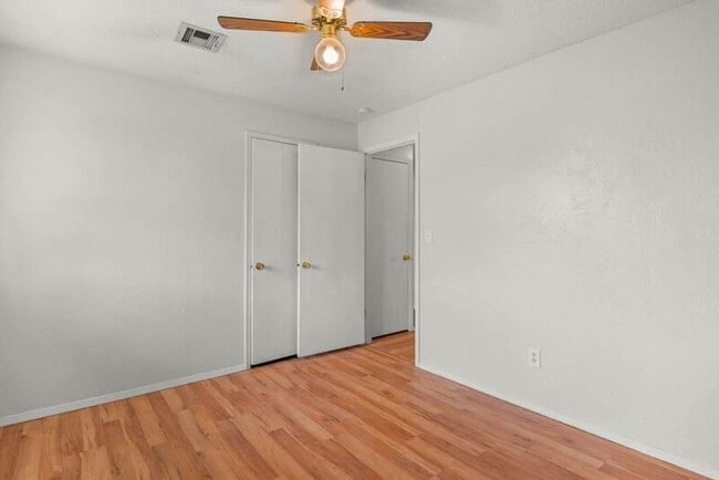Building Photo - 220 E Beech Ave