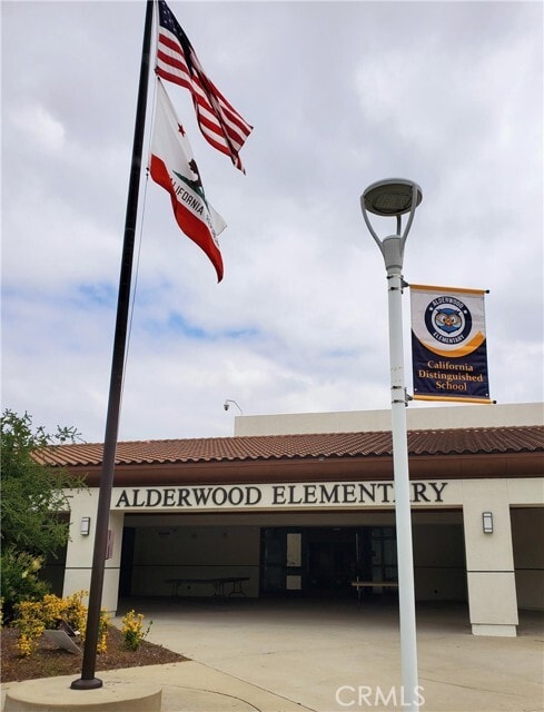 Building Photo - 75 Reunion