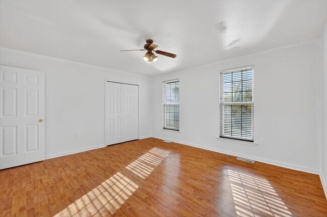 Building Photo - 11176 Carroll Dr