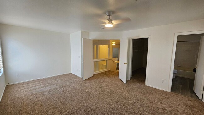 Building Photo - 4 Bedrooms near Silverado Ranch!