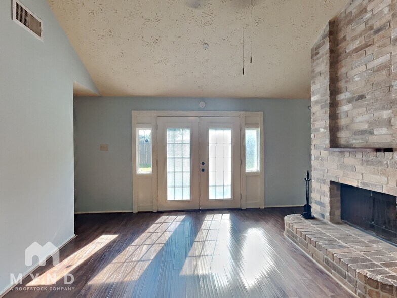 Building Photo - 414 Enfield Dr
