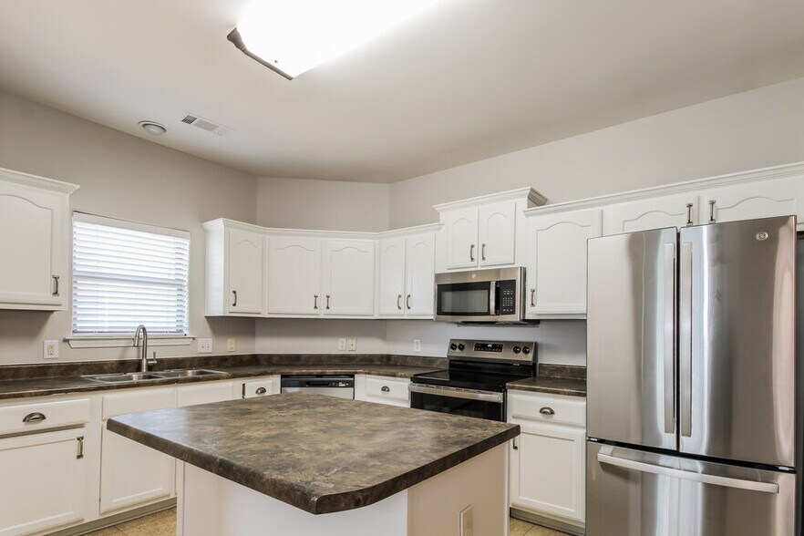 Building Photo - 225 Birch Springs Cove