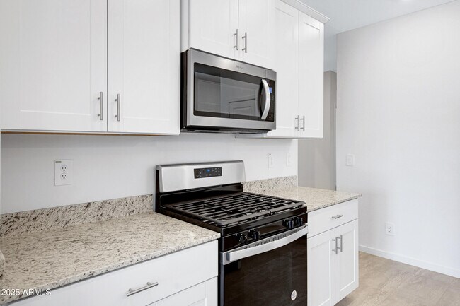 Building Photo - 30450 Sage St