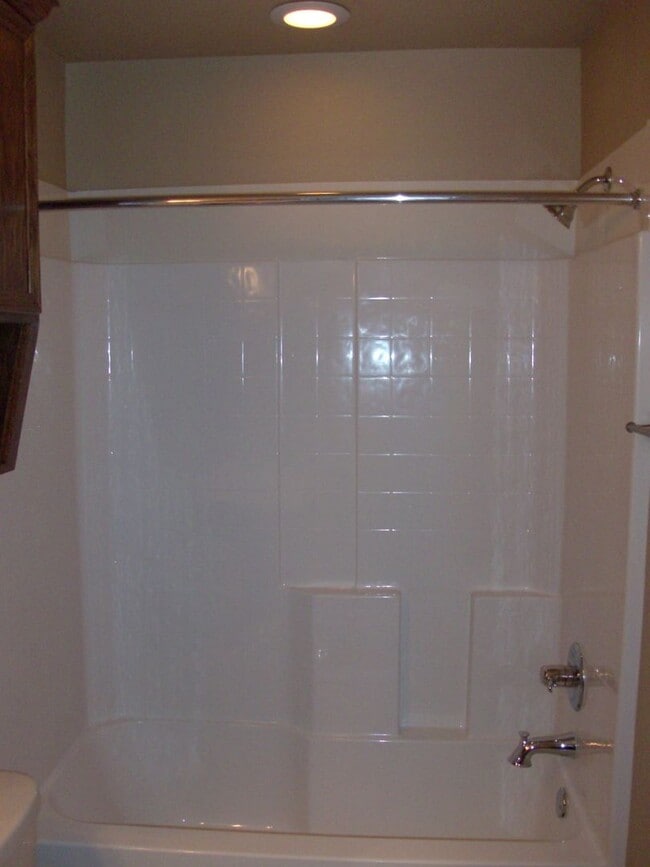 Building Photo - 3 Bedroom / 2 Bath Duplex off Clear Creek ...