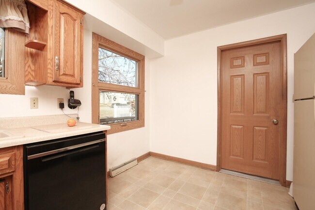 Building Photo - 1705 Elmwood Dr