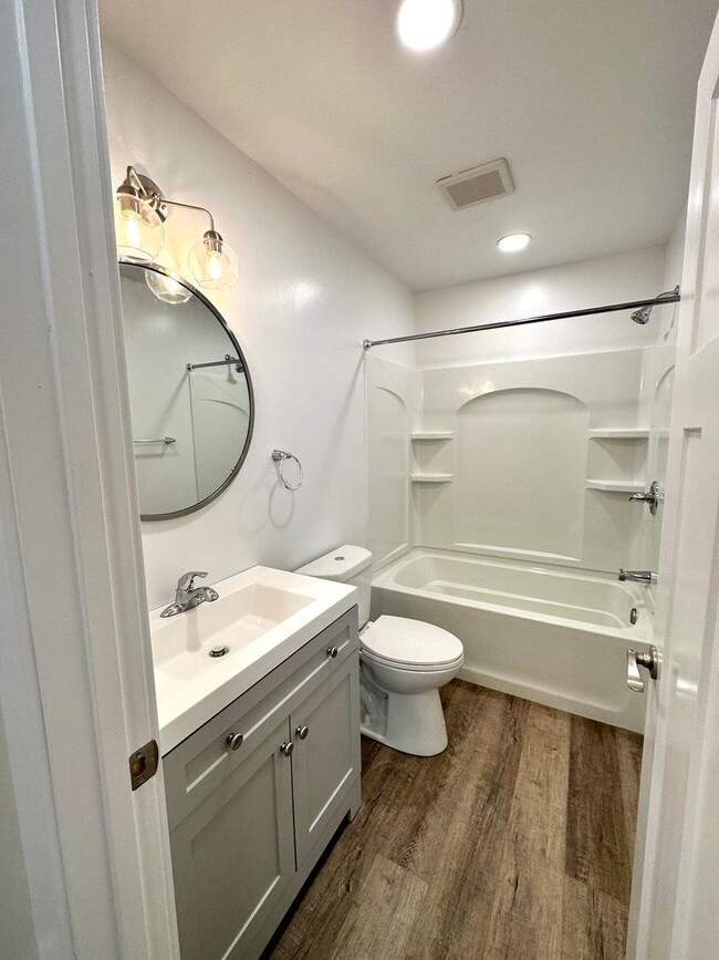 Building Photo - 933 - 320/322 Boggs Avenue