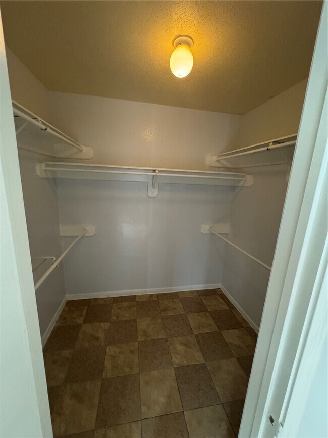 Building Photo - 11922 Sulphur Springs Dr