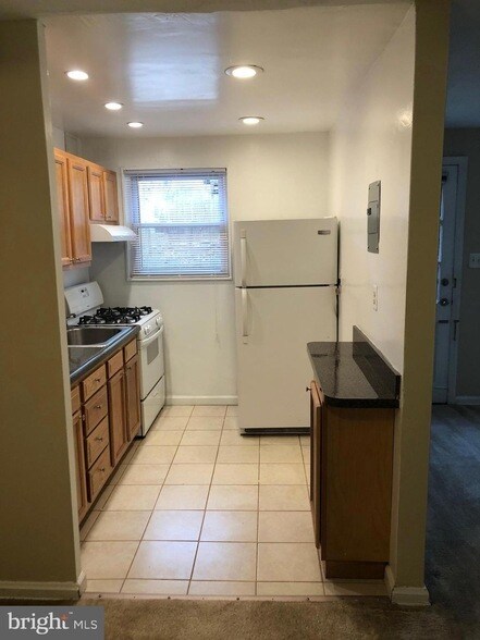 Building Photo - 610 Kennebec Ave