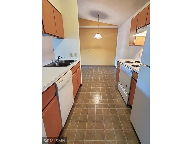 Building Photo - 560-580 Spring St