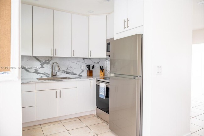 Building Photo - 4821 SW 5th St