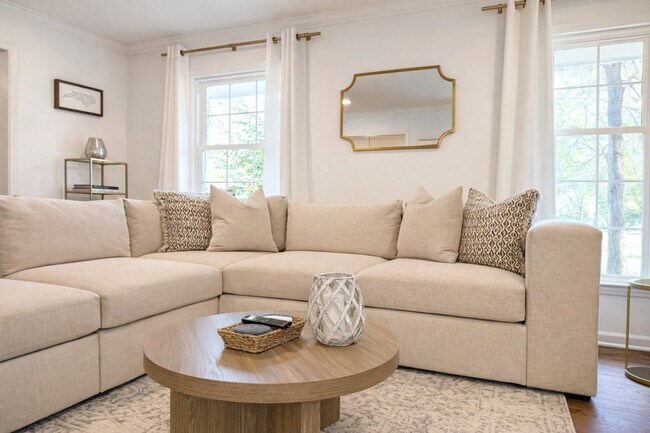 Building Photo - 7601 Bedfordshire Dr