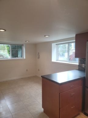 Building Photo - Spacious 2 Bedroom/ 1 bath lower unit in D...