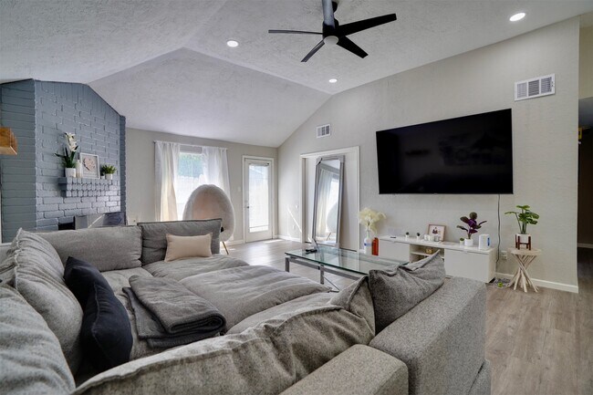 Building Photo - 4010 Oak Terrace Ct