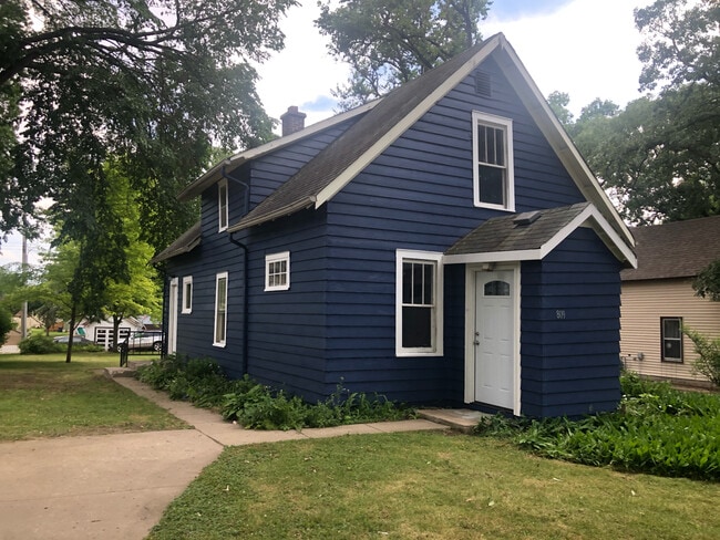 Primary Photo - 809 W Linden St