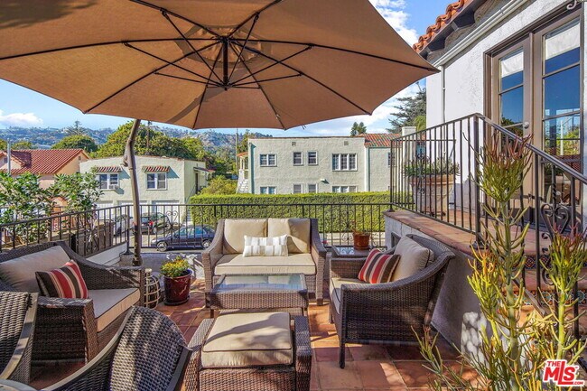 Building Photo - 855 N La Jolla Ave