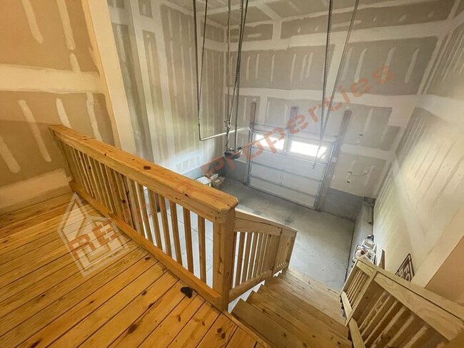 Building Photo - Charming 3 Story 3 Bedroom 3.5 Bath 1 Car-...