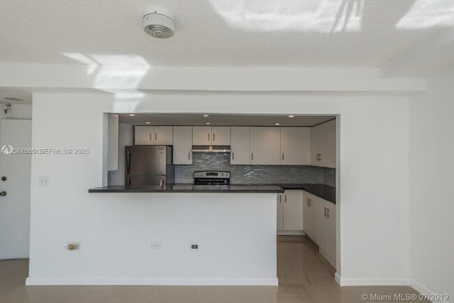Building Photo - 7545 E Treasure Dr